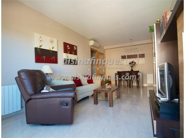 Apartamento, 3 dormitorios, 2 baños,  90 m2