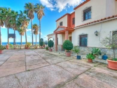 Chalet con 5 dormitorios se vende en Estepona, Costa del Sol