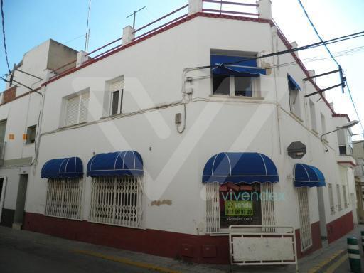 Edificio en Cases d´Alcanar, Les