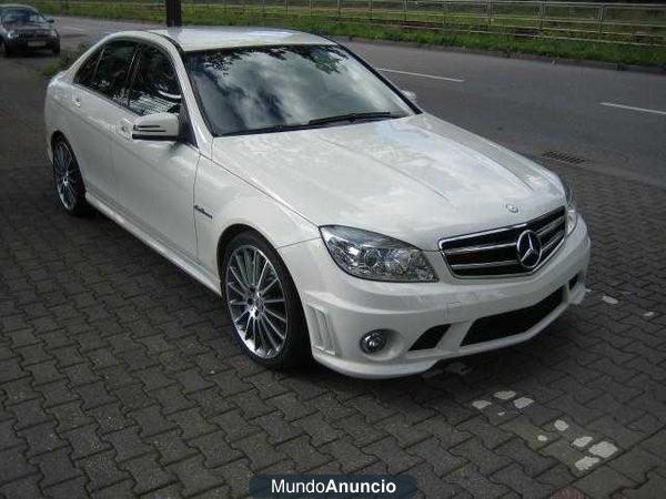 Mercedes-Benz C 63 AMG COMAND, 19\