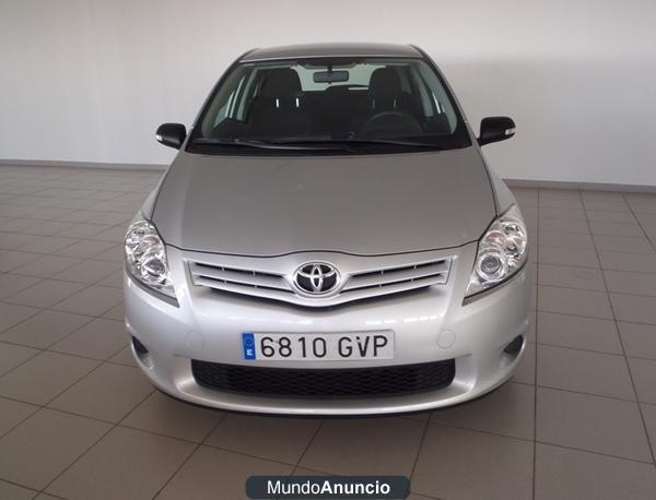 Toyota AURIS 1.4 D-4D live 5p