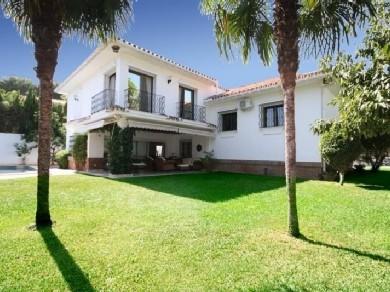 Chalet con 6 dormitorios se vende en Marbella, Costa del Sol