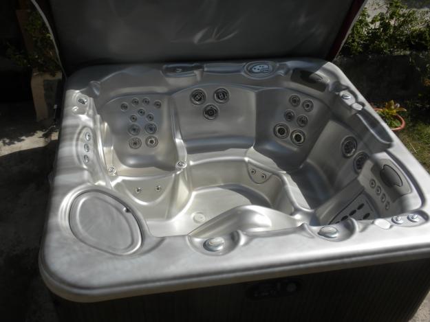 Jacuzzi  HotSpring Envoy  exterior