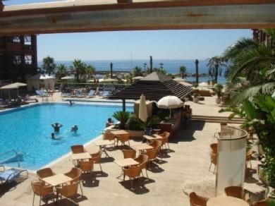 Apartamento con 2 dormitorios se vende en Marbella, Costa del Sol