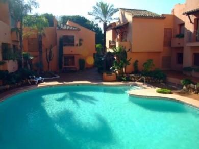 Apartamento con 2 dormitorios se vende en Marbella, Costa del Sol