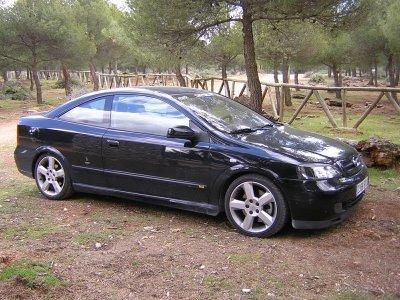 Opel Astra coupe idicion bertone 20t en GRANADA