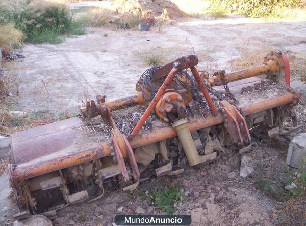 SE VENDE DESBROZADORA DE PALA CELLI Y ROTAVATOR HOWARD