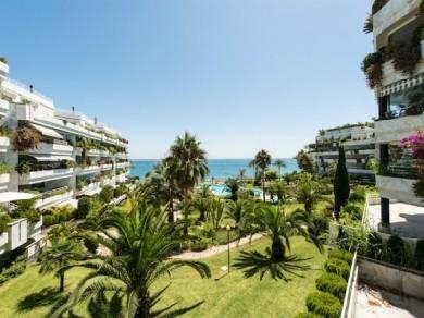 Apartamento con 3 dormitorios se vende en Marbella, Costa del Sol