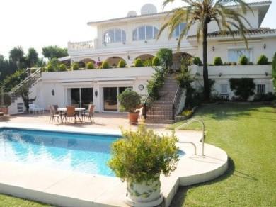 Chalet con 6 dormitorios se vende en Marbella, Costa del Sol