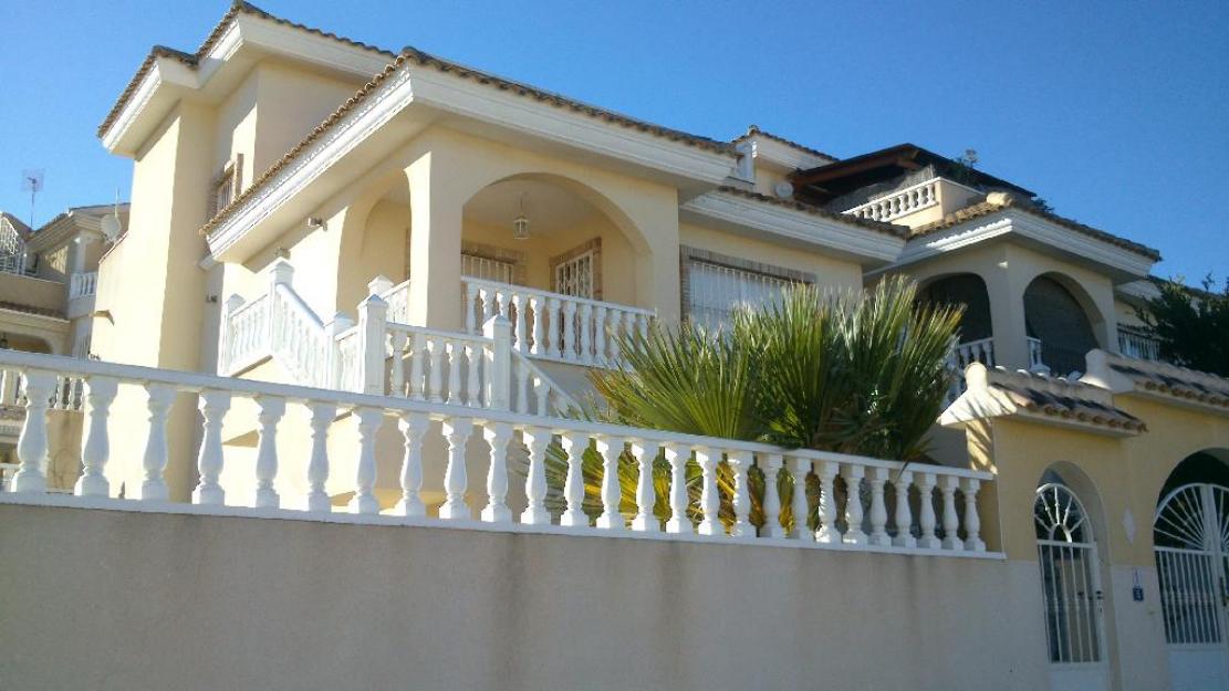 Chalet de lujo en san miguel de salinas.