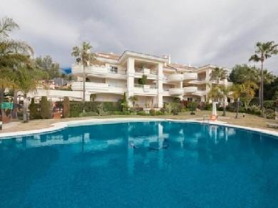 Apartamento con 2 dormitorios se vende en Marbella, Costa del Sol