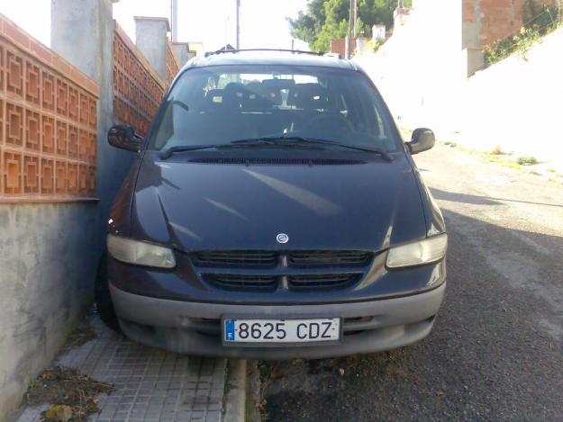 vendo CHRYSLER VOYAGER