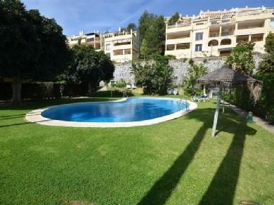 Apartamento con 2 dormitorios se vende en Marbella, Costa del Sol