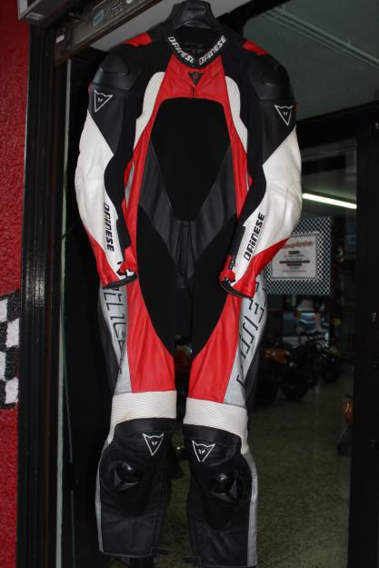 Mono dainese, solo se ha usado dos veces