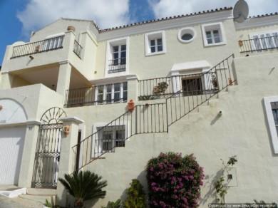Adosado con 5 dormitorios se vende en Marbella, Costa del Sol