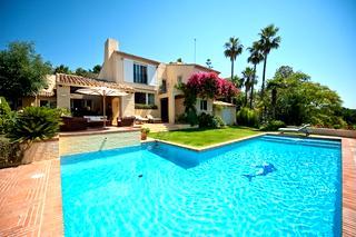 Villas a la venta en El Madroñal Costa del Sol