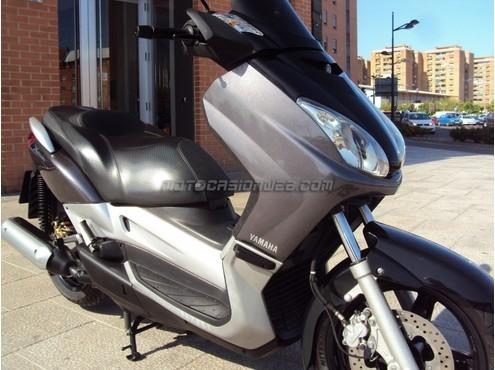 YAMAHA X MAX 250