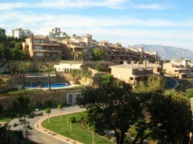 Apartamento con 2 dormitorios se vende en Marbella, Costa del Sol