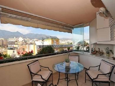 Apartamento con 2 dormitorios se vende en Marbella, Costa del Sol