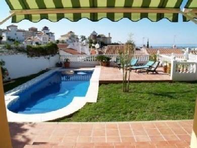 Chalet con 5 dormitorios se vende en Torre del Mar, Costa del Sol