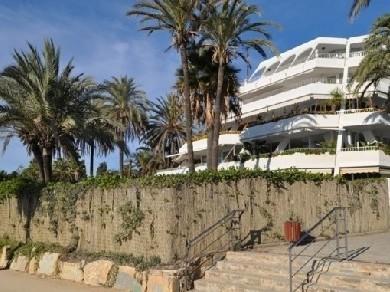 Apartamento con 3 dormitorios se vende en Marbella, Costa del Sol