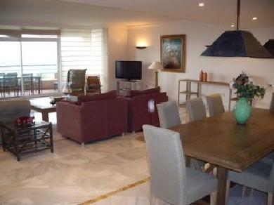 Apartamento con 3 dormitorios se vende en Marbella, Costa del Sol