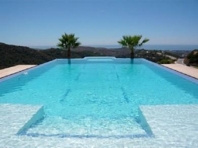 Chalet con 4 dormitorios se vende en Benahavis, Costa del Sol