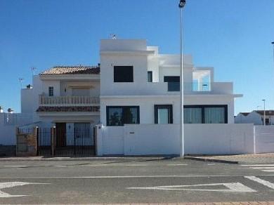 Chalet pareado con 4 dormitorios se vende en San Pedro del Pinatar, Costa Calida