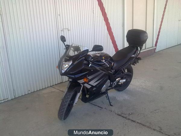 Se vende Suzuki GS500F del 2004