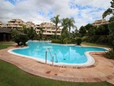 Apartamento con 2 dormitorios se vende en Benahavis, Costa del Sol