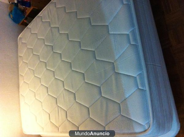 Urge vender cama por mudanza BCN