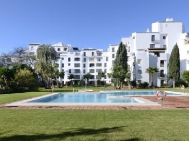 Apartamento con 3 dormitorios se vende en Marbella, Costa del Sol