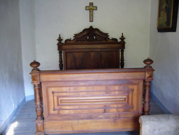 En Ourense,vendo muebles epoca (1.900)