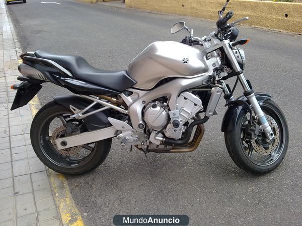 PARTICULAR VENDE PRECIOSA MOTO YAMAHA FZ600 SEMINUEVA