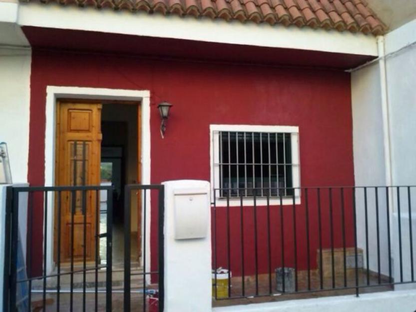 300€ alquilo espectacular casa con terraza 2 hab en llombai