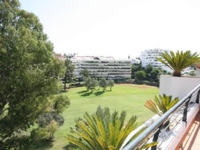 Apartamento con 3 dormitorios se vende en Marbella, Costa del Sol