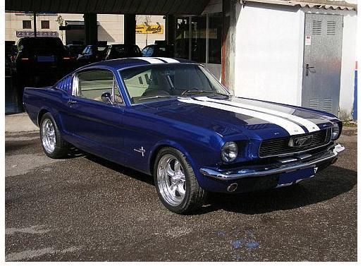 Ford Mustang FASTBACK V8