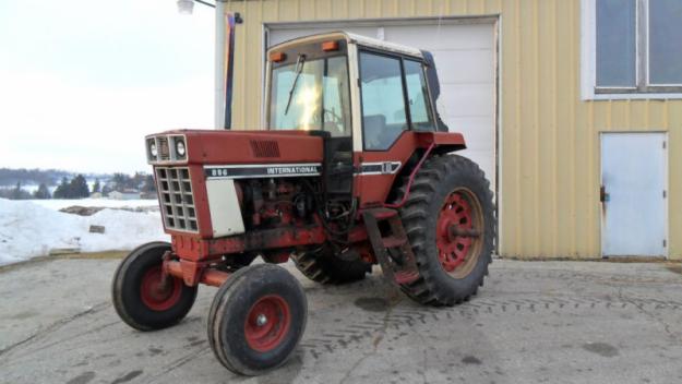 1981 IH Farmall 886 Tractor