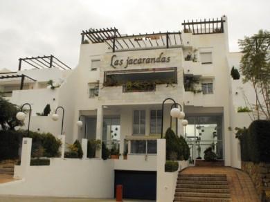 Apartamento con 2 dormitorios se vende en Marbella, Costa del Sol