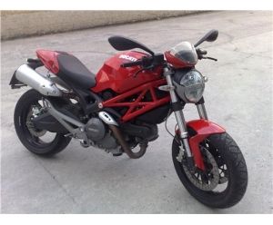 DUCATI MONSTER 696+