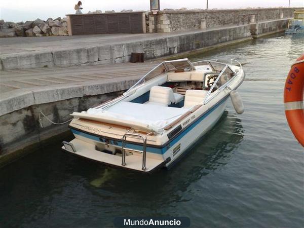 un hermoso barco