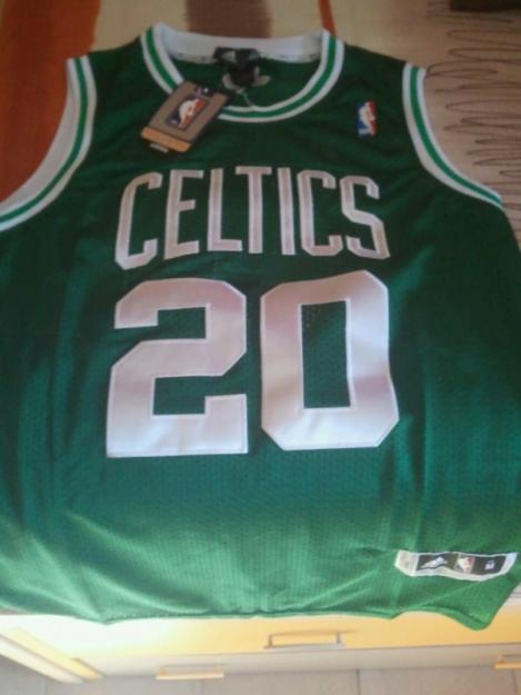 Se vende camiseta de baloncesto de los boston celtics