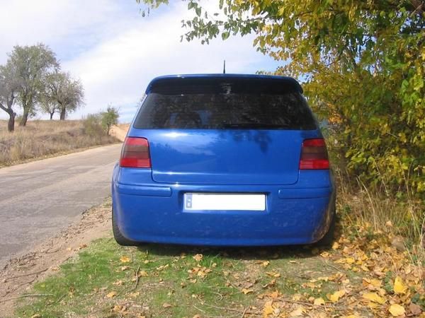 Vendo parachoques trasero de un Golf IV, ARTESANAL Y UNICO