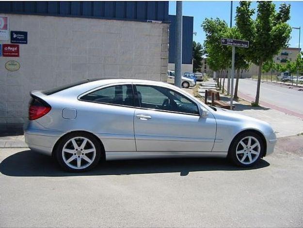 Venta de coche Mercedes C 220 Cdi Sportcoupe '01 en Lleida