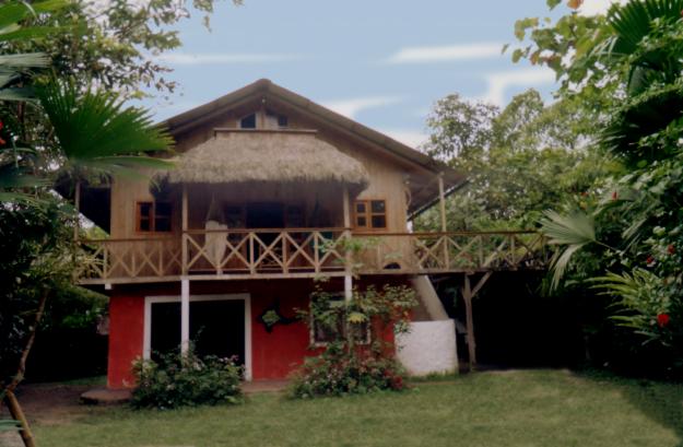 Venta de Hosteria Cabañas Del Rio-Puerto Quito-Ecuador