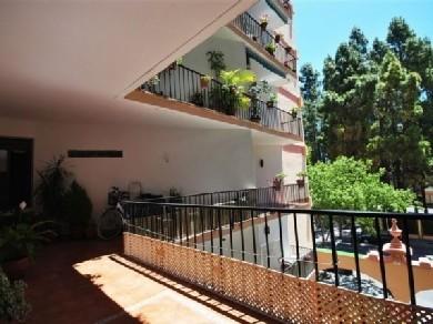 Apartamento con 2 dormitorios se vende en Marbella, Costa del Sol