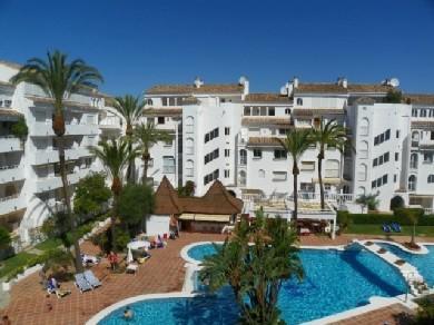 Apartamento con 4 dormitorios se vende en Marbella, Costa del Sol