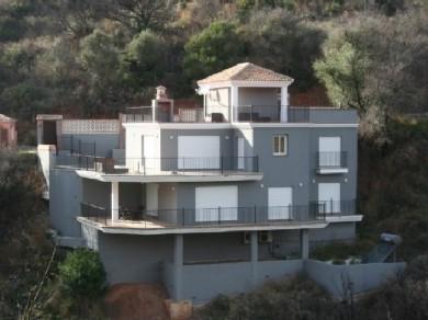 Chalet con 4 dormitorios se vende en Marbella, Costa del Sol