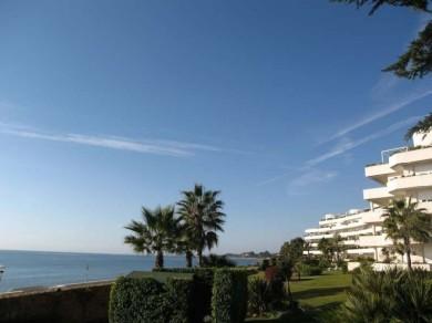 Apartamento con 3 dormitorios se vende en Estepona, Costa del Sol