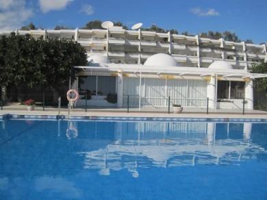 Apartamento con 3 dormitorios se vende en Marbella, Costa del Sol